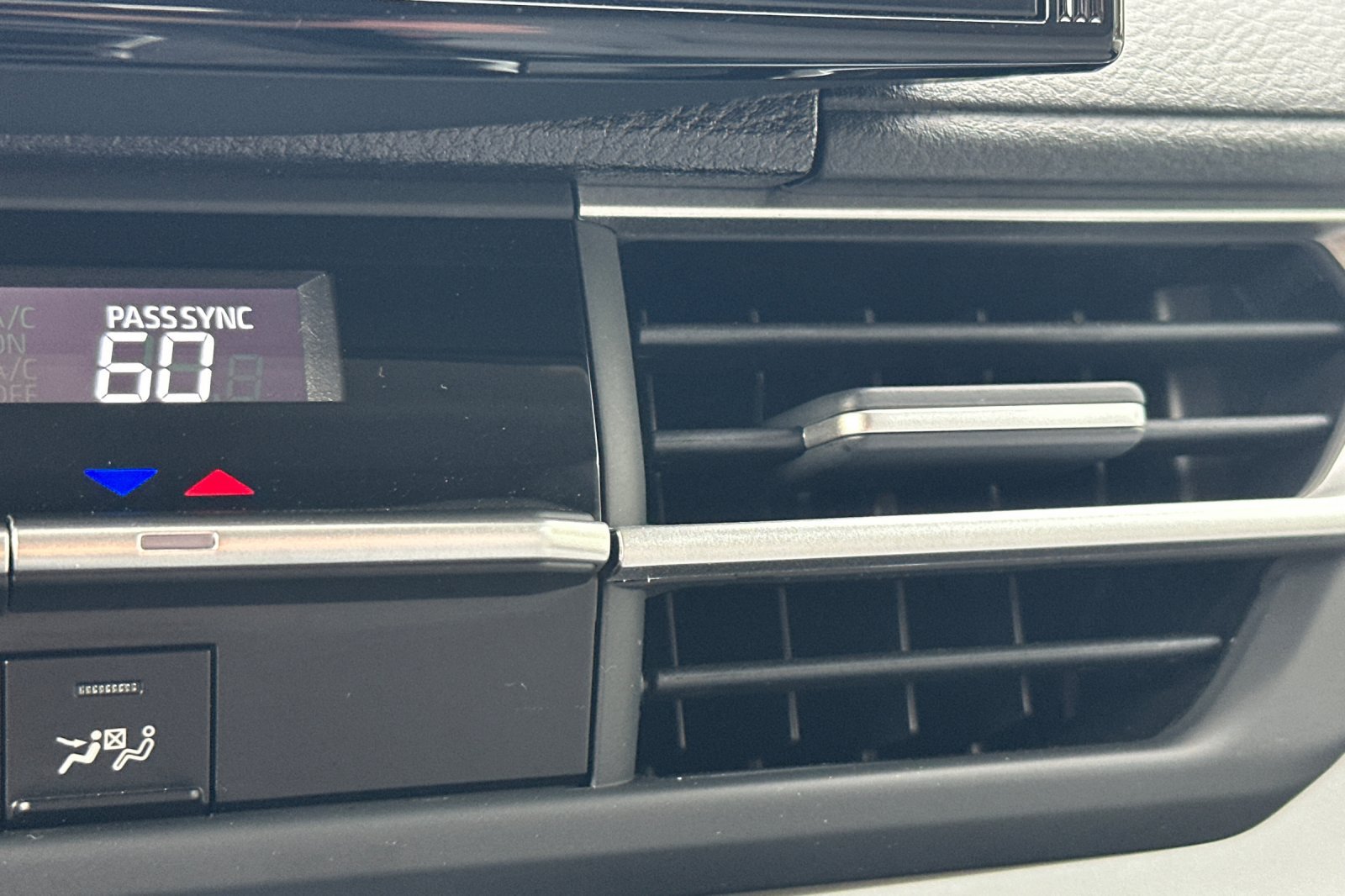 Certified 2026 Toyota Sienna LE FWD image 31