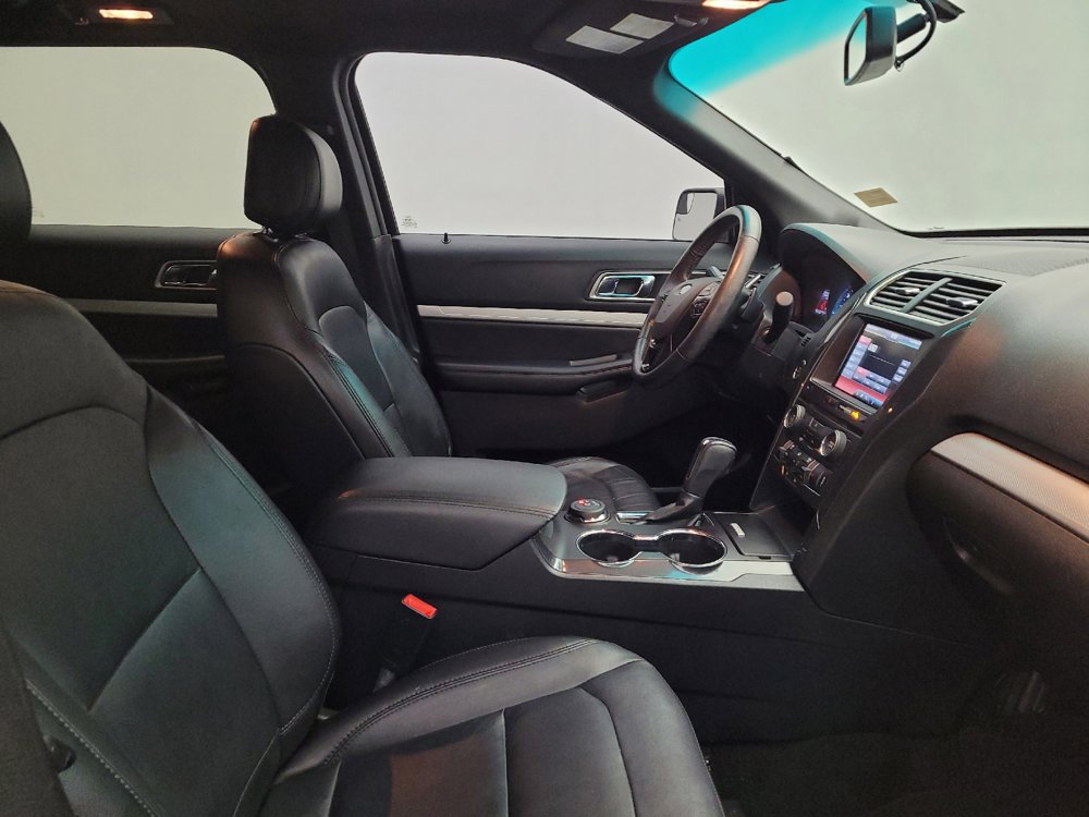 Used 2016 Ford Explorer XLT w/ Equipment Group 202A AWD/4WD image 21