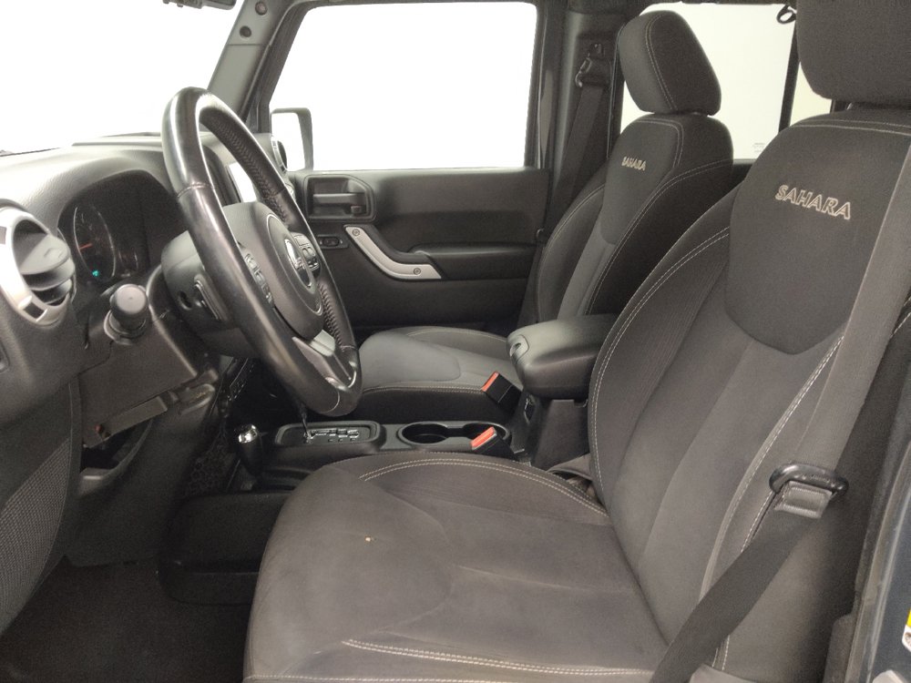 Used 2016 Jeep Wrangler Unlimited Sahara w/ Connectivity Group image 17