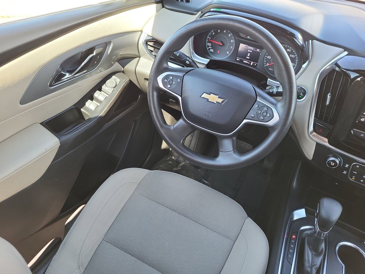 Used 2023 Chevrolet Traverse LS image 15