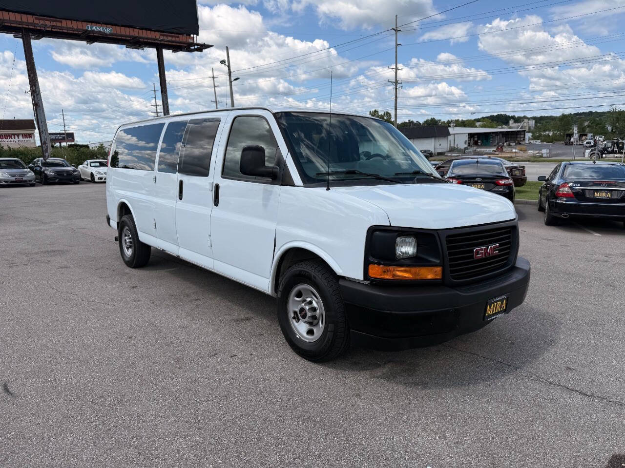 Used 2017 GMC Savana 3500 LS RWD image 4