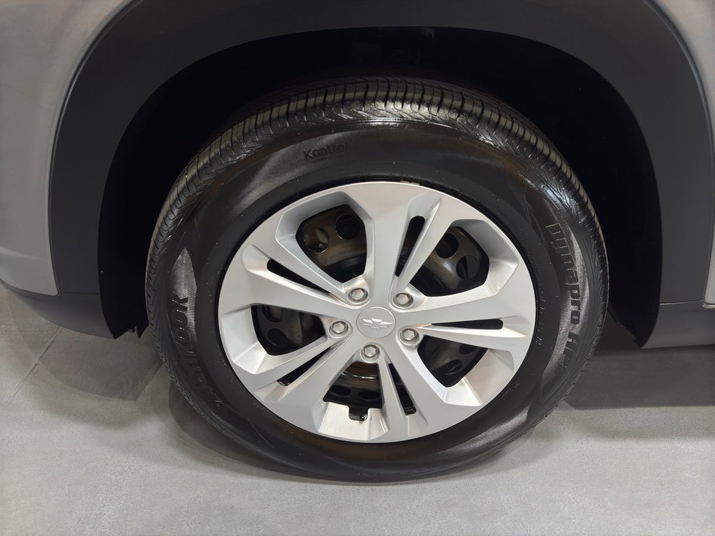 Used 2024 Chevrolet Trax LS w/ Driver Confidence Package image 9