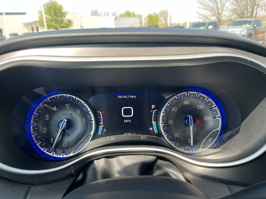Used 2024 Chrysler Pacifica Touring-L image 43