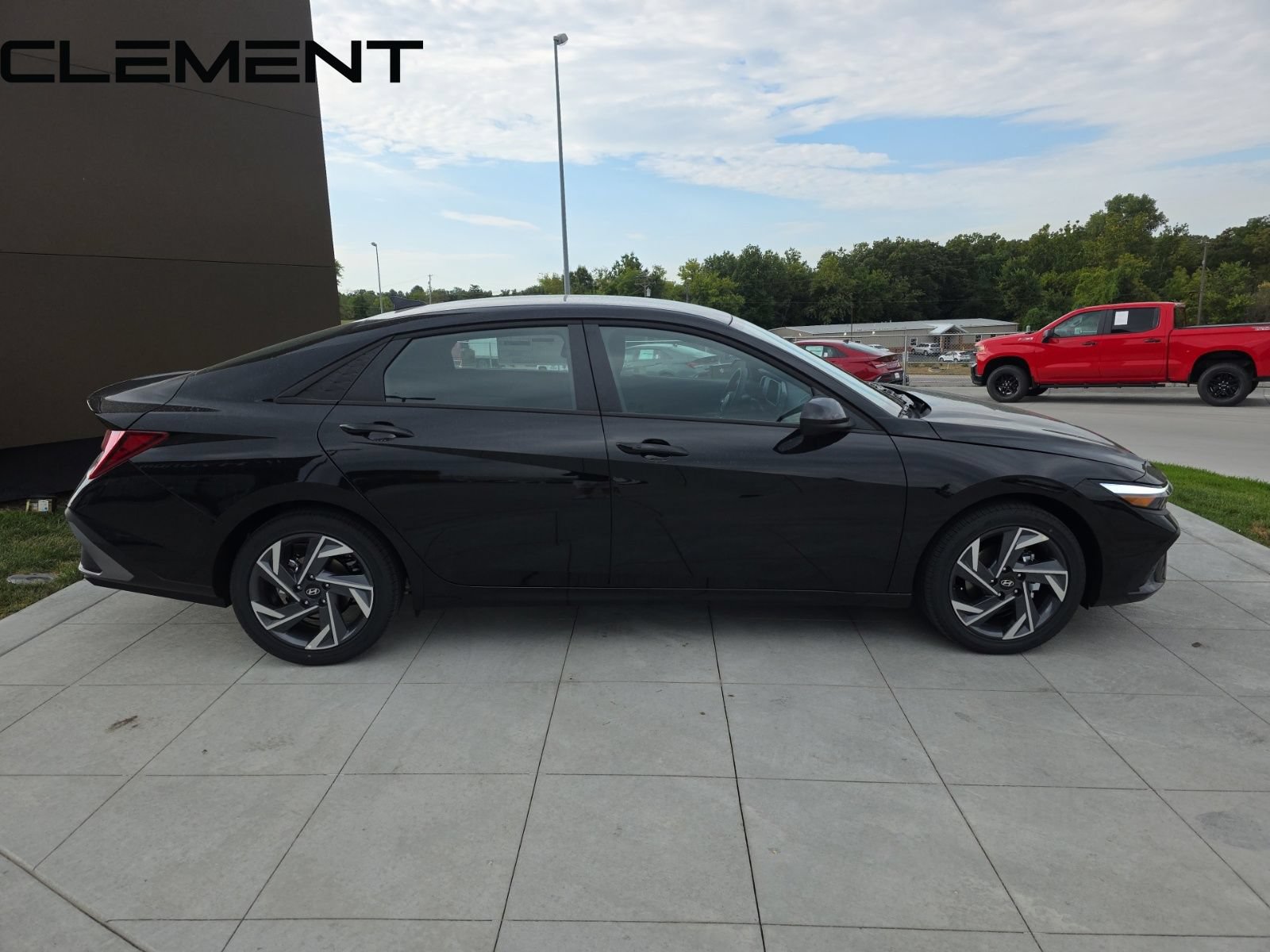 Certified 2025 Hyundai Elantra Sport FWD image 6