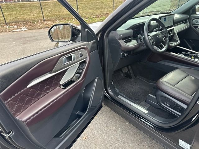 Used 2025 Ford Explorer Platinum w/ Ultimate Package image 40