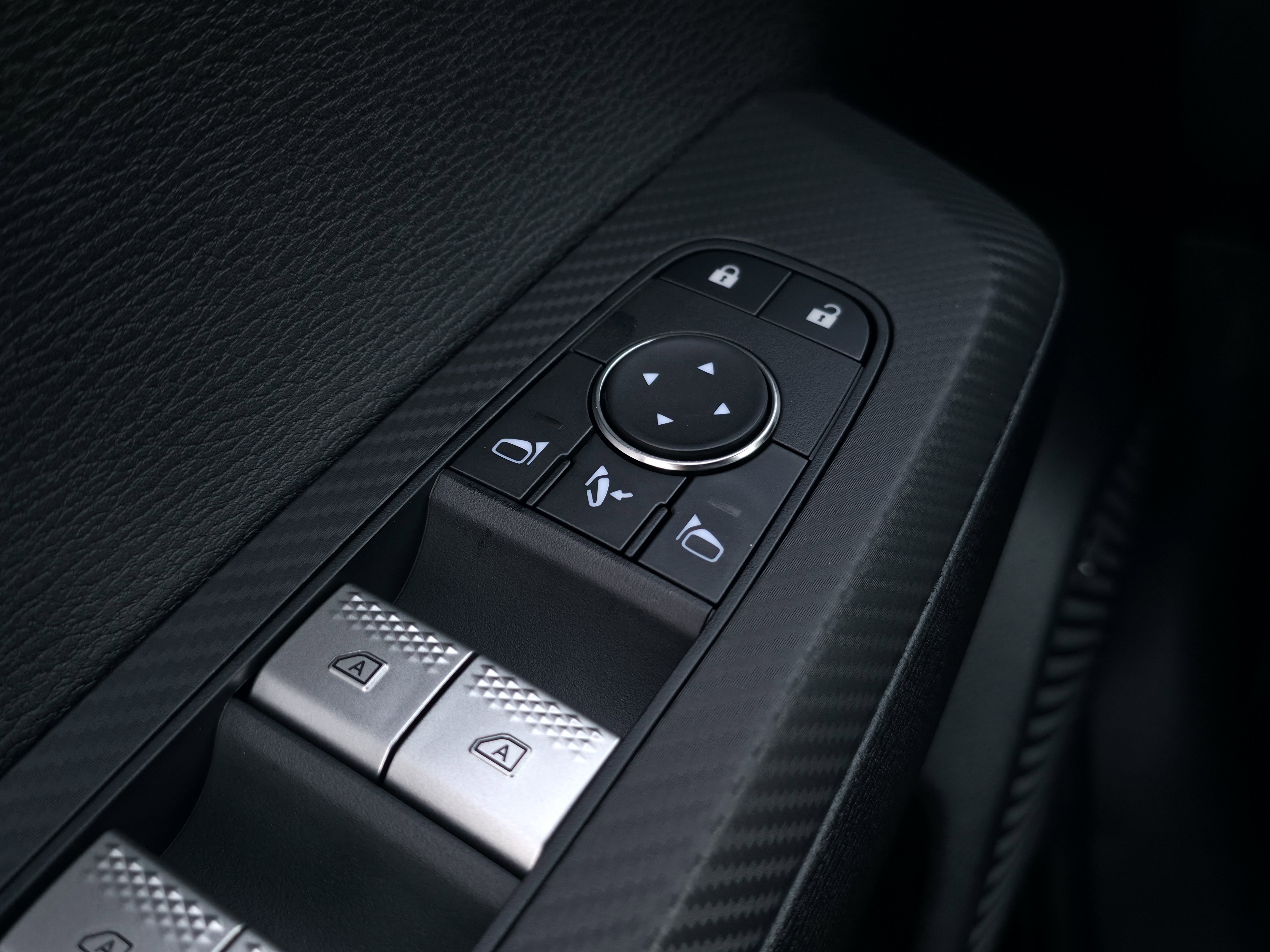 New 2025 Mitsubishi Outlander SE image 30