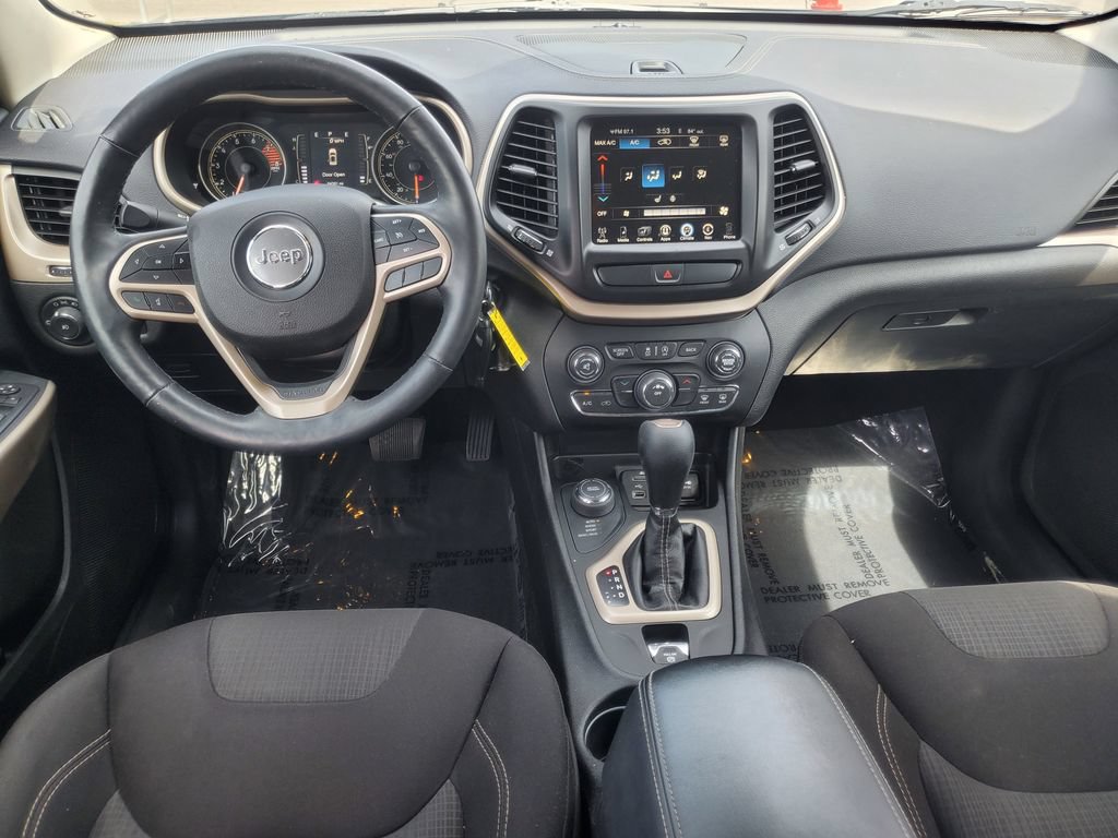 Used 2017 Jeep Cherokee Latitude w/ Cold Weather Group AWD/4WD image 24
