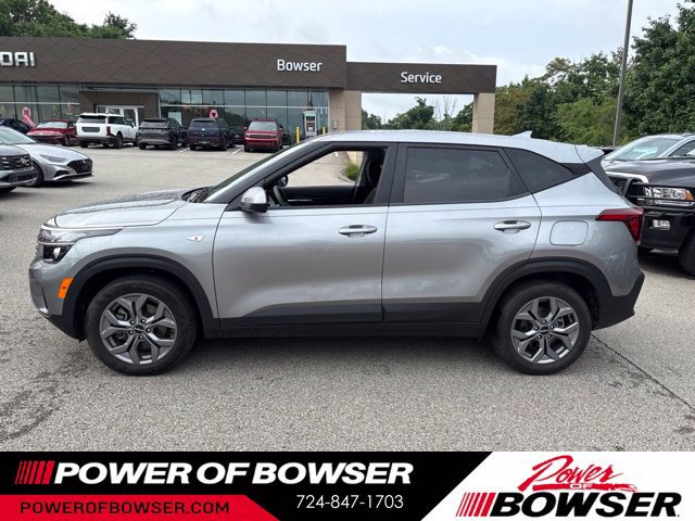 Used 2024 Kia Seltos LX AWD/4WD image 2