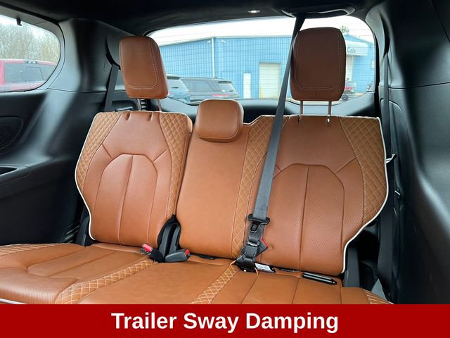 Used 2025 Chrysler Pacifica Pinnacle w/ Trailer Tow Group image 6