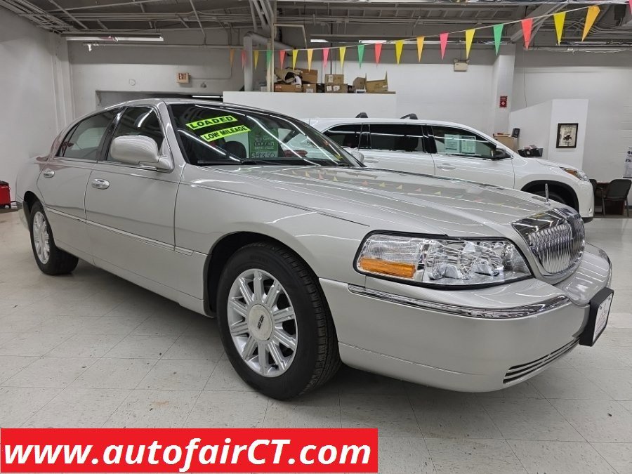 Used 2008 Lincoln Town Car Signature Limited RWD image 1
