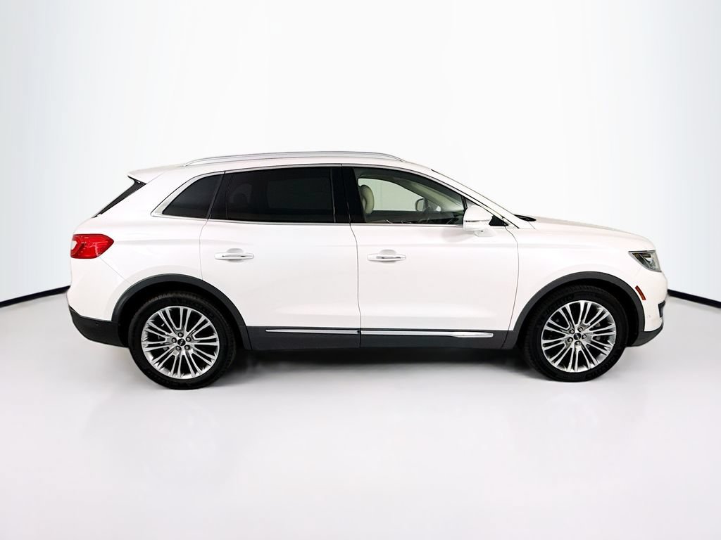 Used 2017 Lincoln MKX Reserve w/ Driver Assistance Package FWD image 4