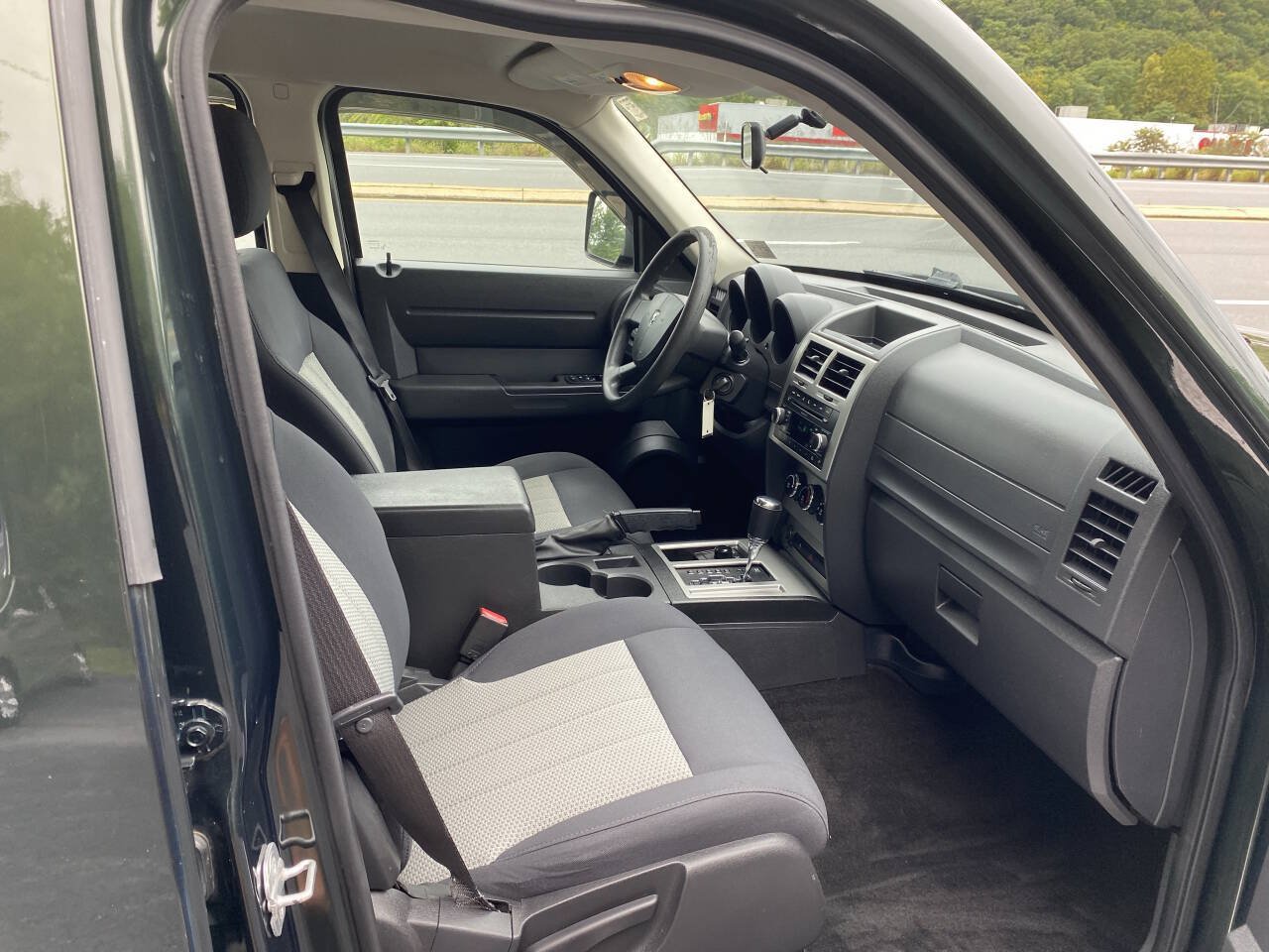 Used 2010 Dodge Nitro SE w/ Chrome Accents Group AWD/4WD image 11