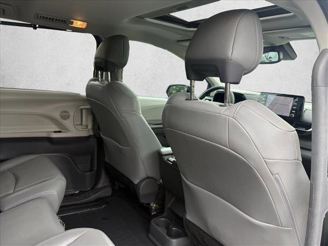 Used 2021 Toyota Sienna XLE FWD image 22