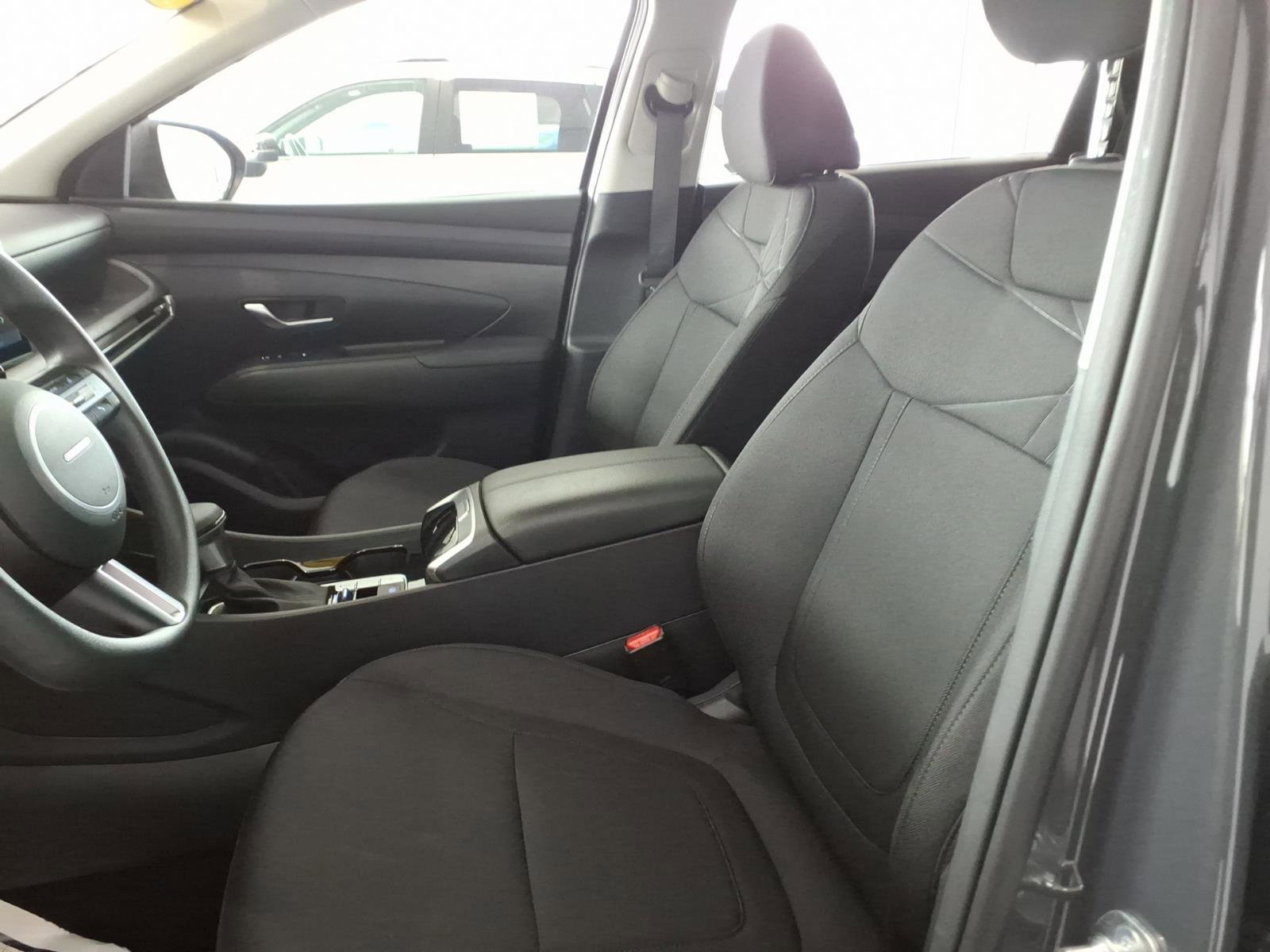 Certified 2025 Hyundai Tucson SE image 10