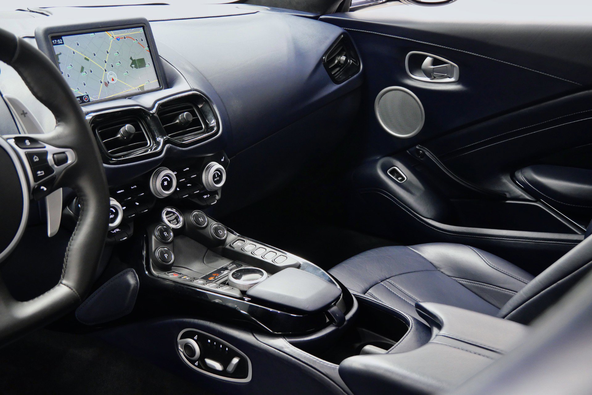 Used 2020 Aston Martin V8 Vantage -Twin Turbo V8, Comfort Collec image 25