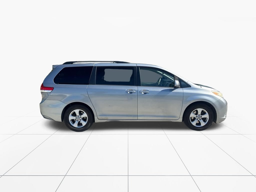 Used 2011 Toyota Sienna LE FWD image 9
