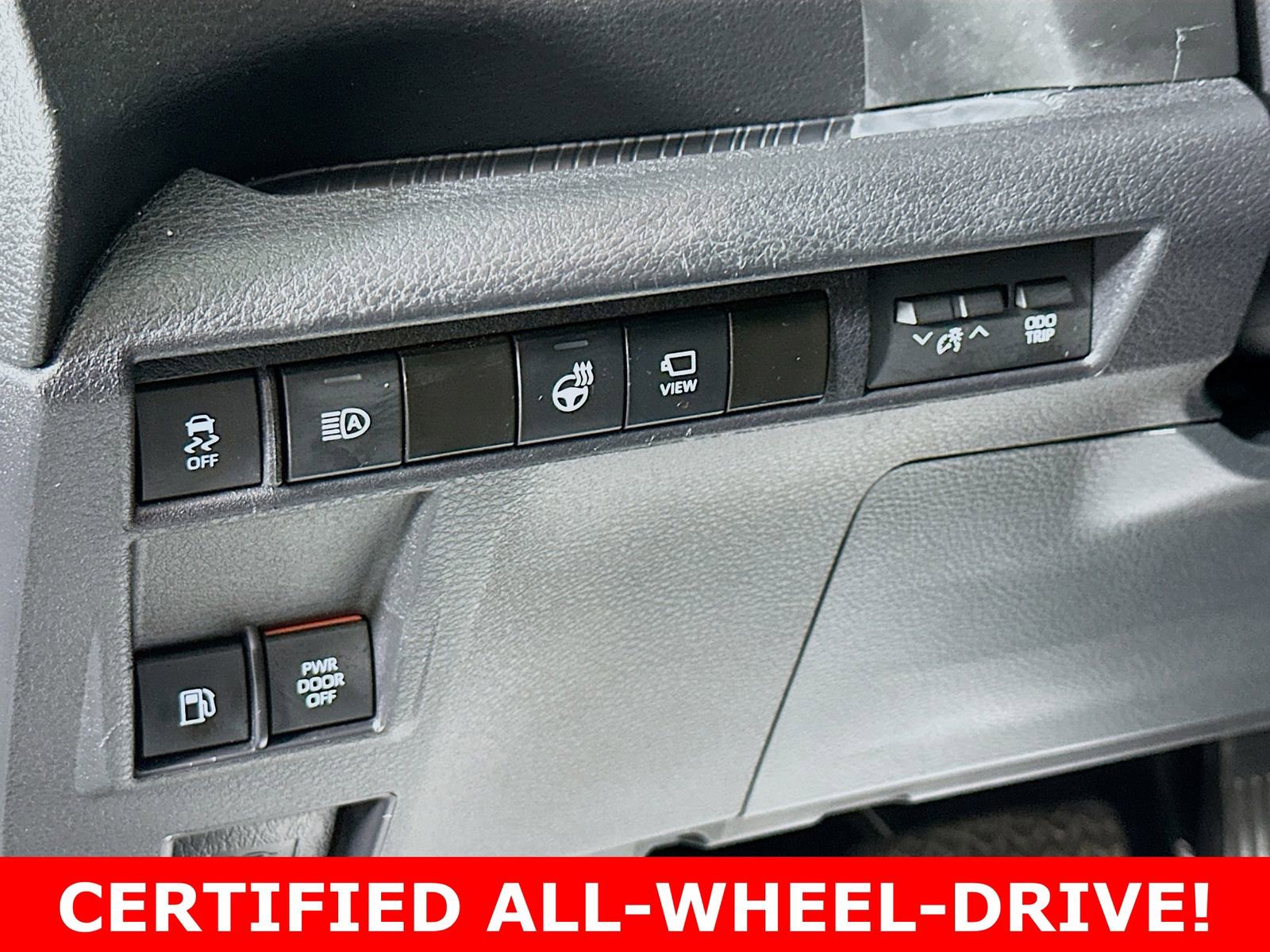 Certified 2025 Toyota Sienna Platinum image 32