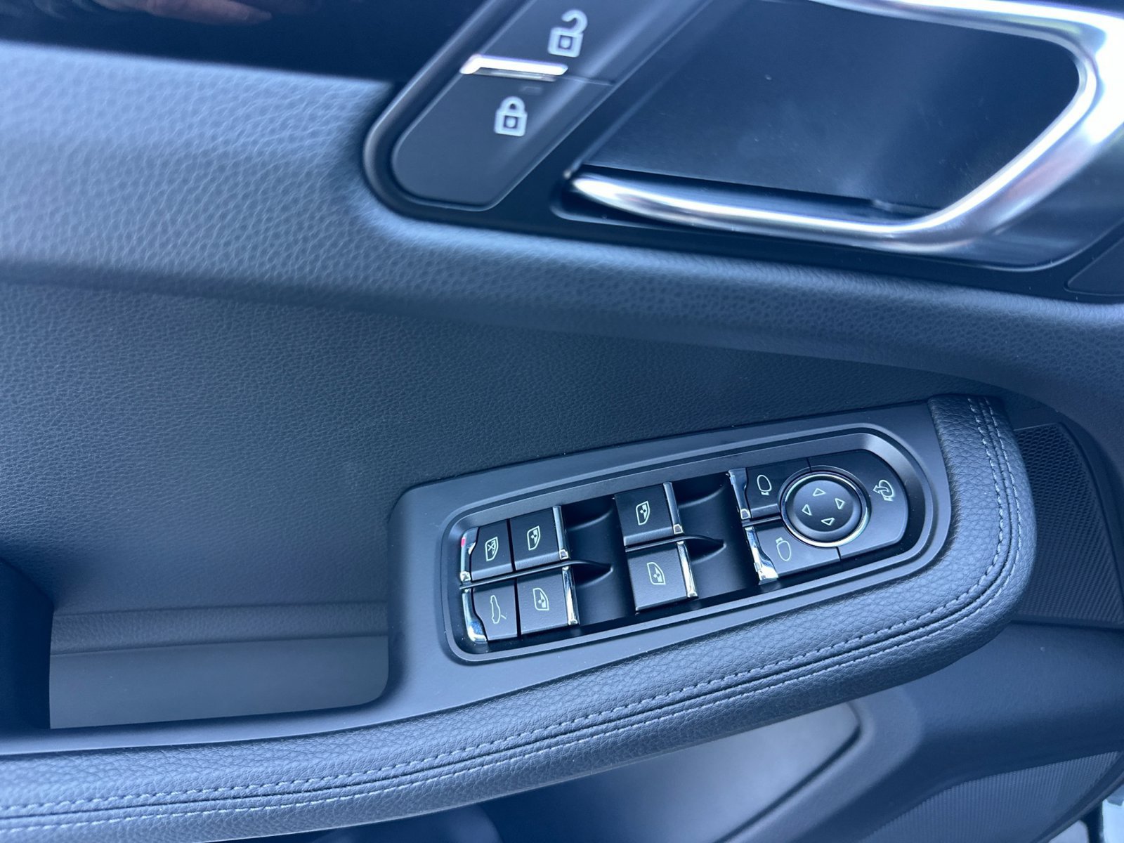 New 2026 Porsche Macan AWD/4WD image 13