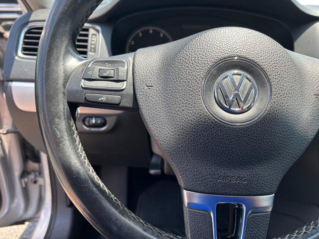 Used 2011 Volkswagen Jetta SEL FWD image 18
