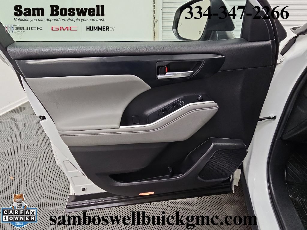 Used 2022 Toyota Highlander XLE FWD image 27