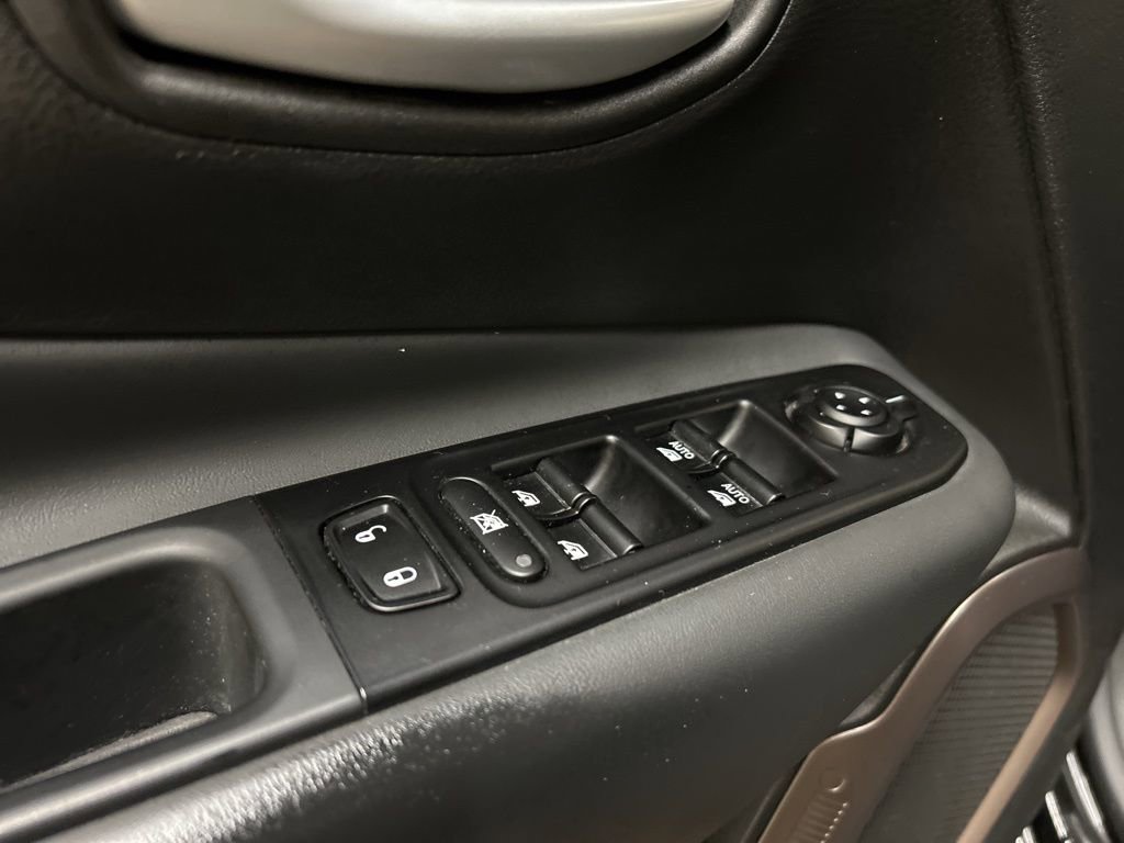 Used 2023 Jeep Renegade Latitude image 24