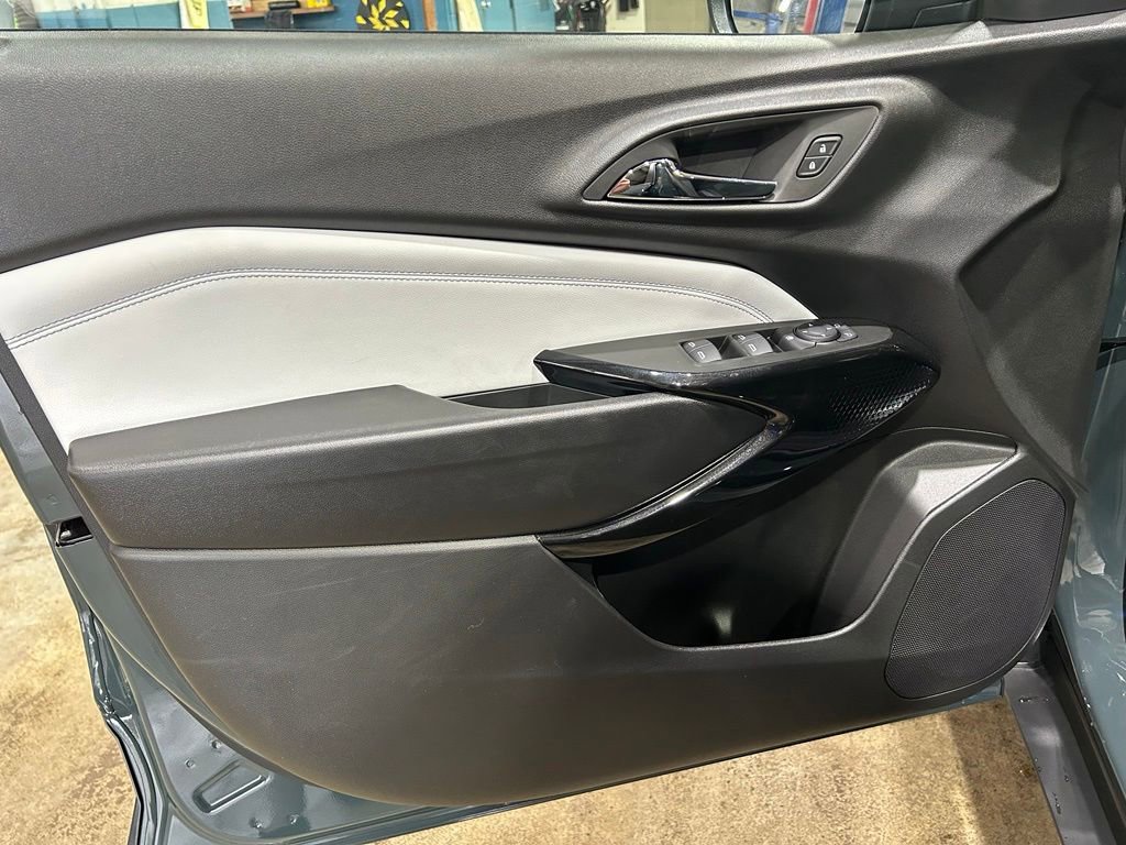 New 2026 Chevrolet Trax LT w/ Sunroof Package FWD image 16
