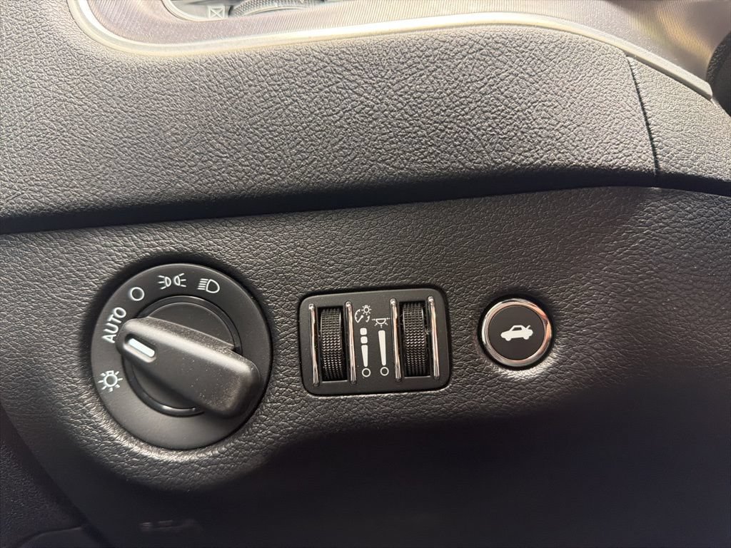 Used 2021 Dodge Charger SXT RWD image 14