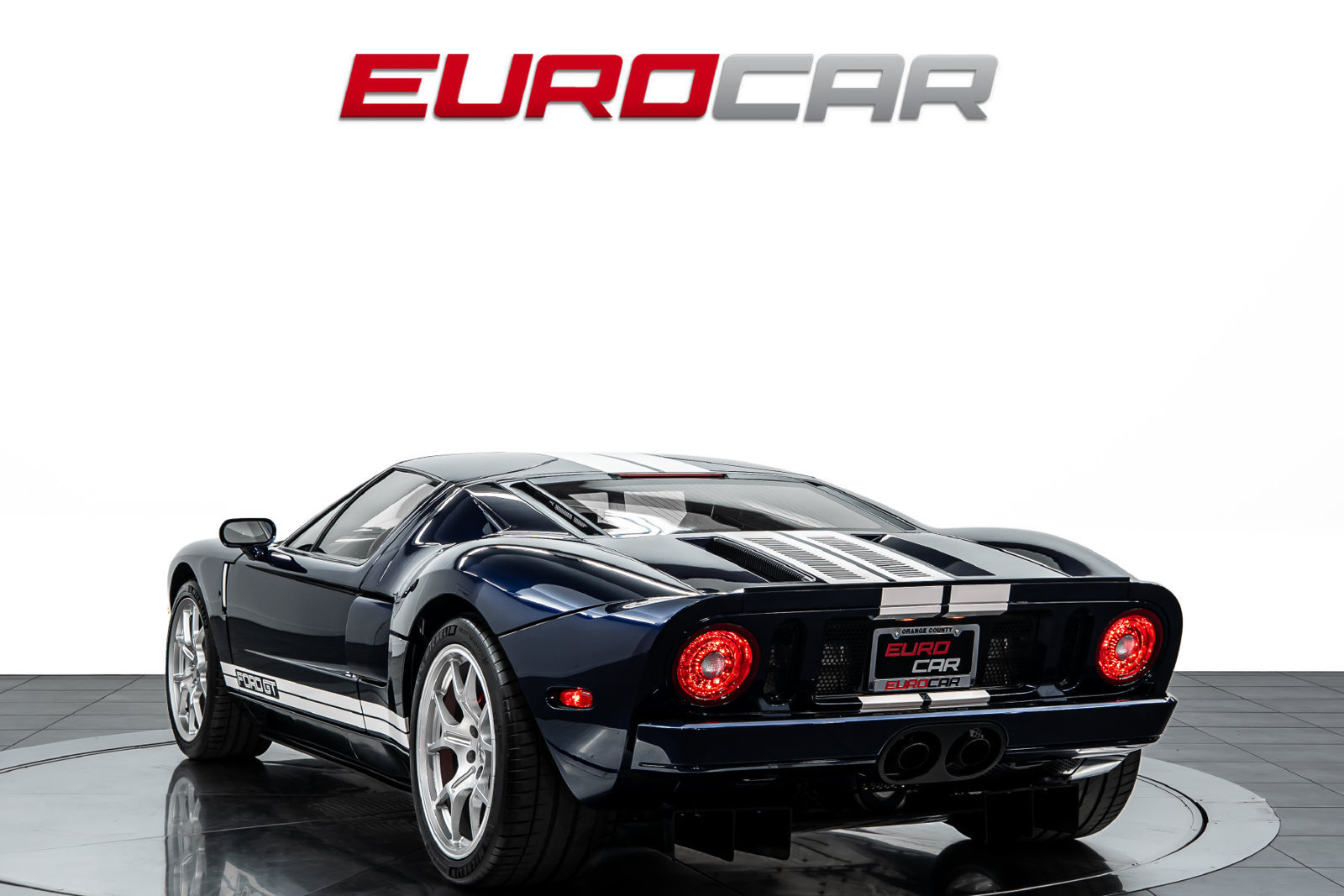 Used 2005 Ford GT RWD image 3