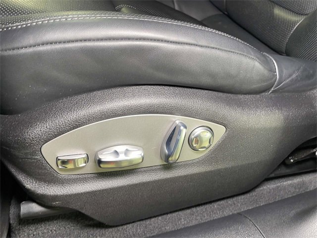 Certified 2025 Porsche Macan image 17