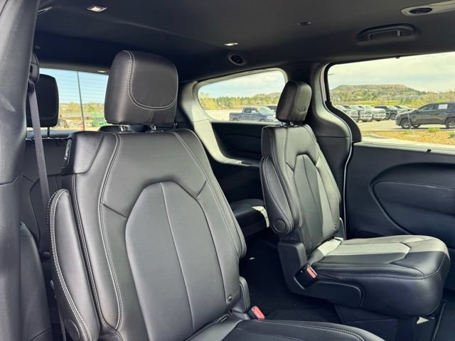 New 2026 Chrysler Pacifica Select FWD image 22
