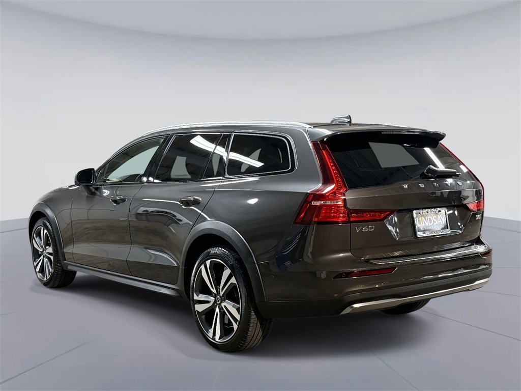 Used 2023 Volvo V60 B5 Cross Country Plus w/ Climate Package image 12