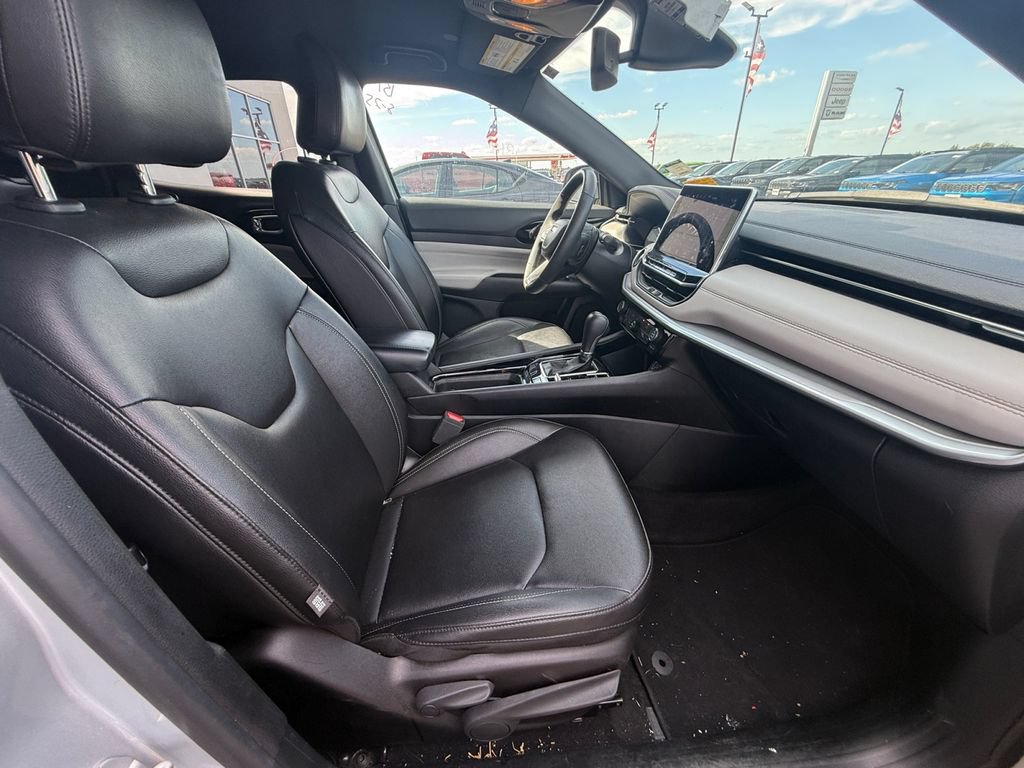 Used 2025 Jeep Compass Limited AWD/4WD image 35