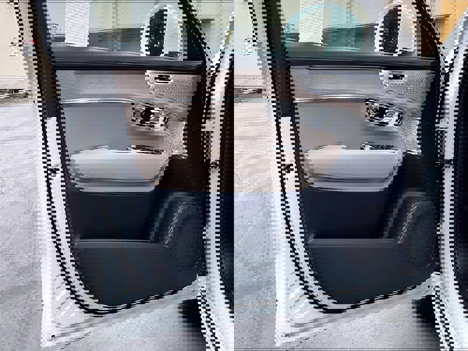 New 2026 Volvo XC90 T8 Ultra w/ Lounge Package image 24