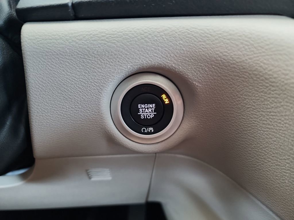 Used 2024 Chrysler Pacifica Touring-L FWD image 25