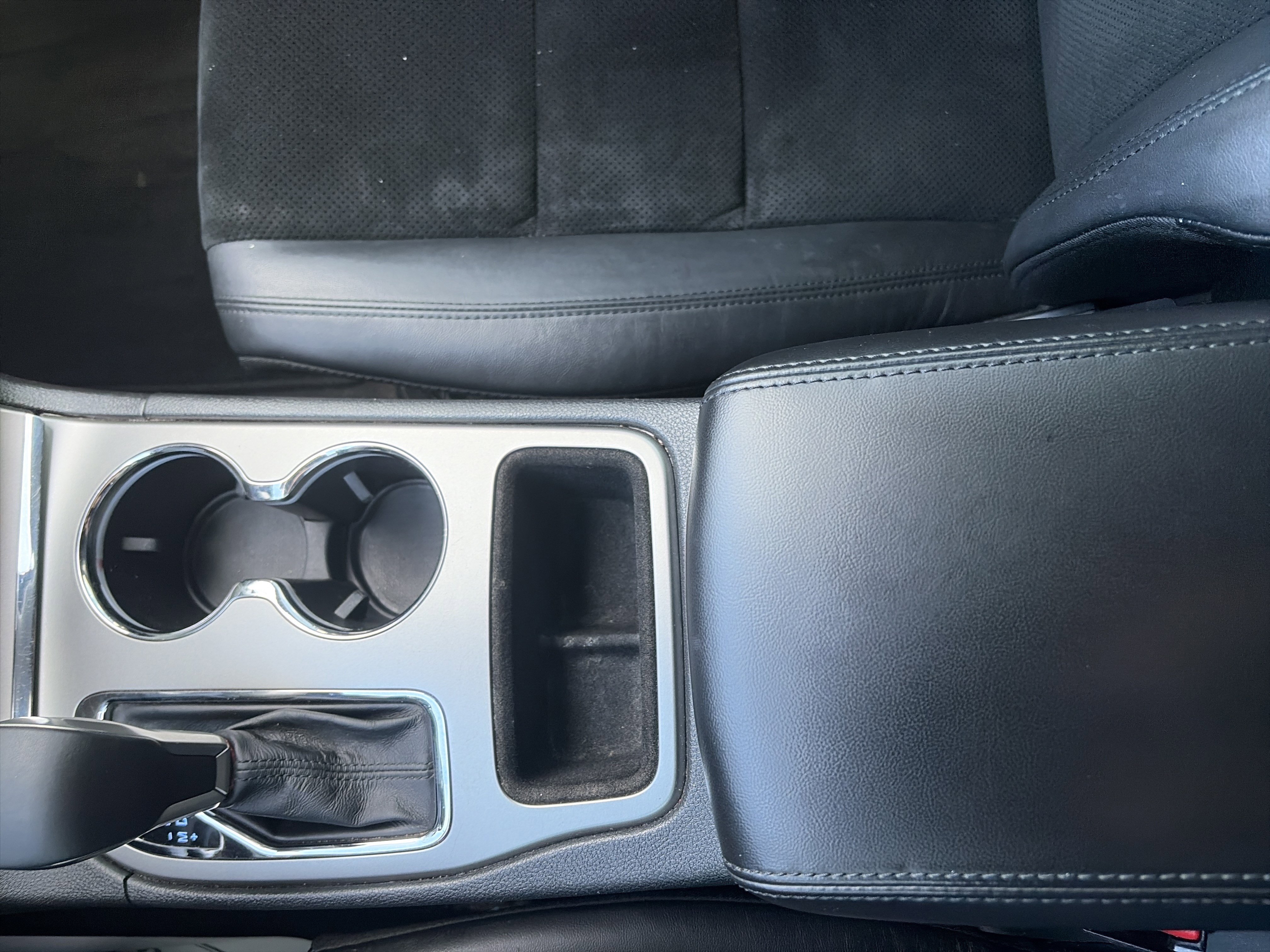 Used 2018 Jeep Grand Cherokee Altitude AWD/4WD image 16