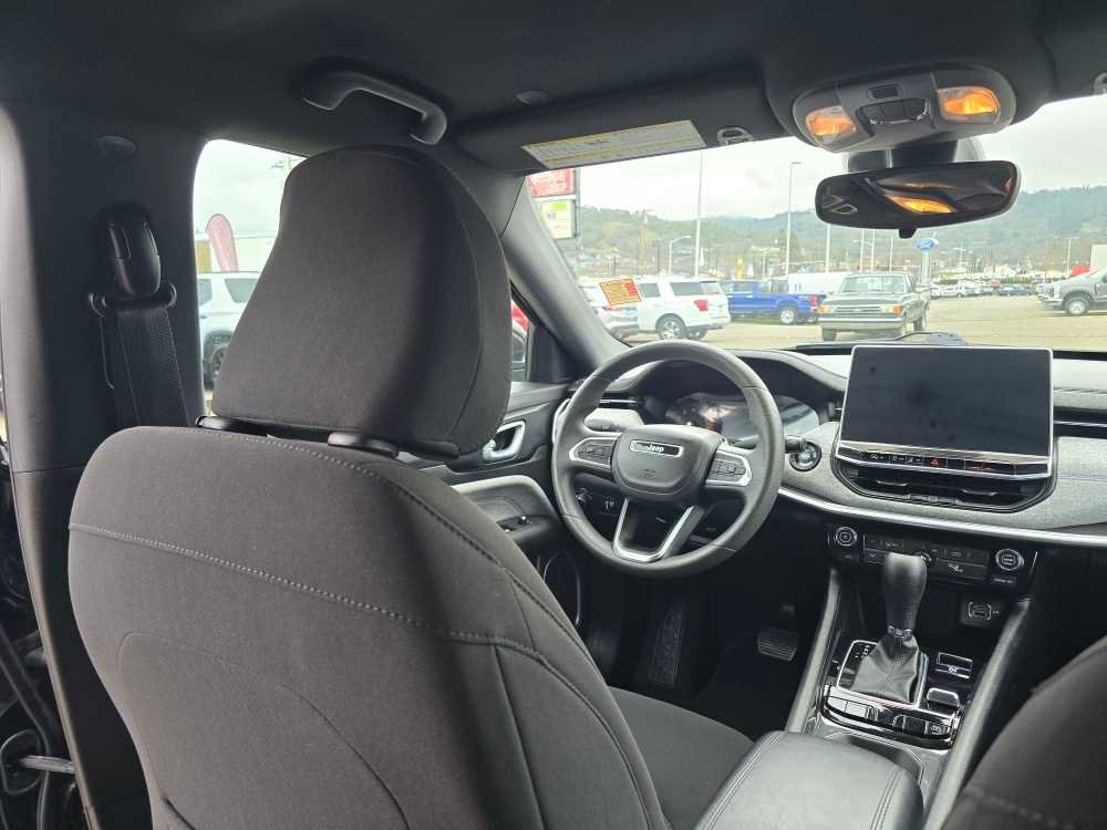 Used 2023 Jeep Compass Sport image 10