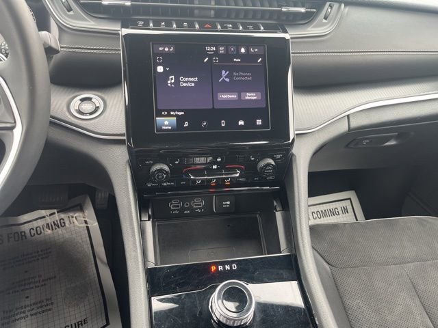 Used 2023 Jeep Grand Cherokee L Laredo image 16