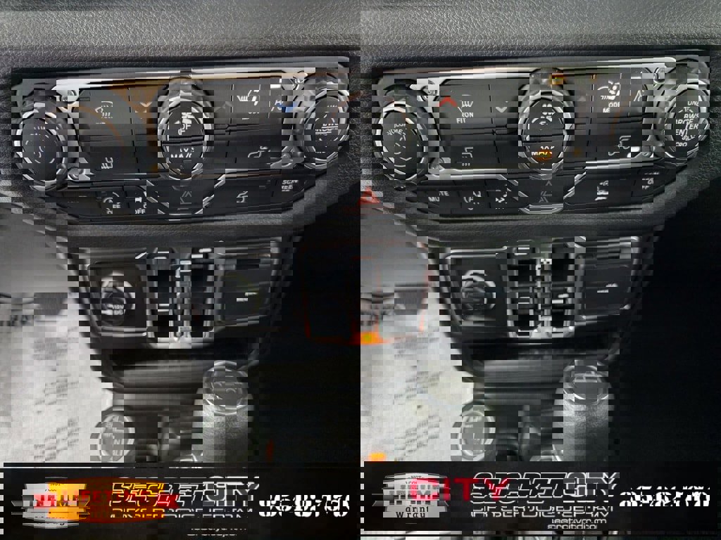 New 2025 Jeep Gladiator Sport image 23