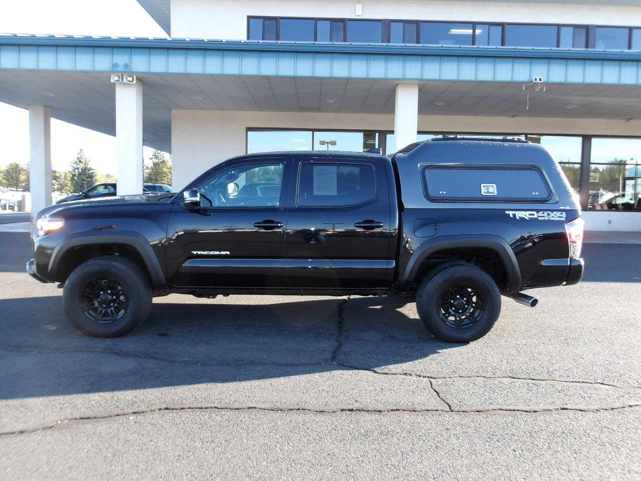 Used 2021 Toyota Tacoma TRD Off-Road w/ Technology Package image 2