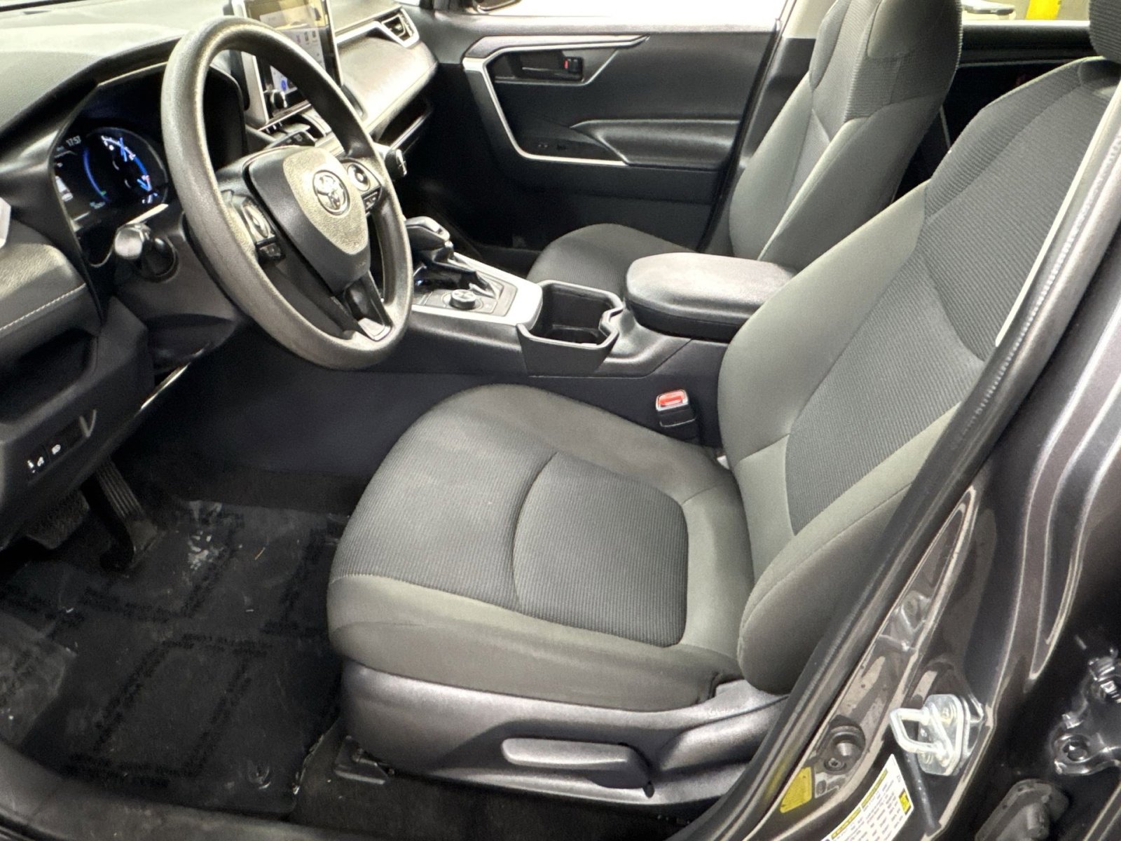 Used 2025 Toyota RAV4 LE AWD/4WD image 16