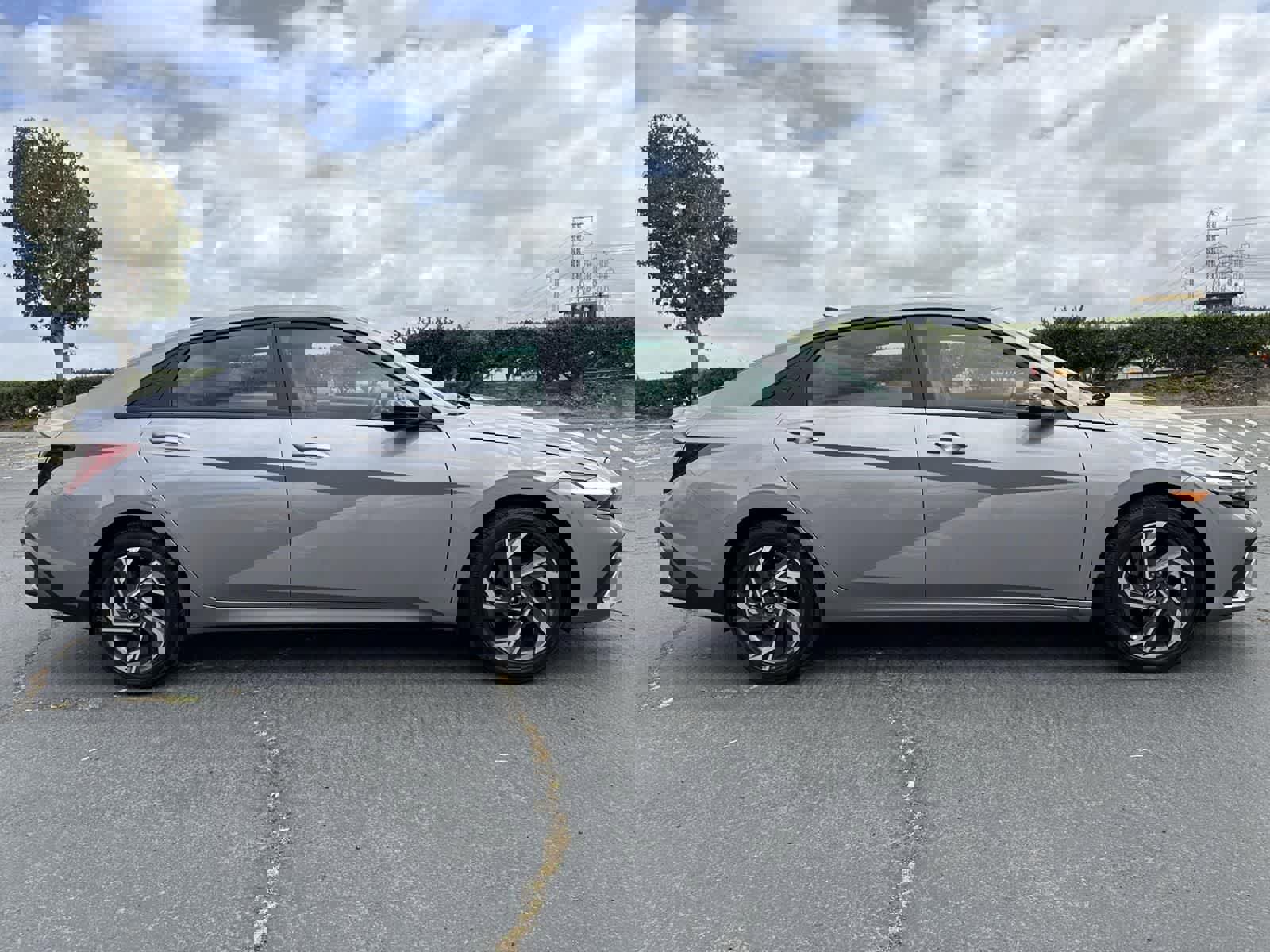 Certified 2025 Hyundai Elantra Sport image 3