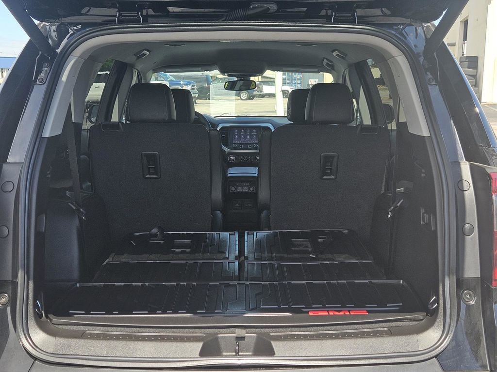 Used 2023 GMC Acadia SLT w/ Elevation Edition image 9