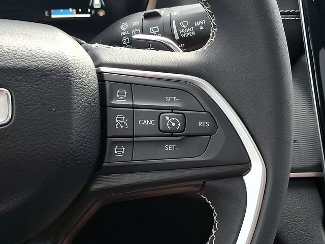 Used 2023 Jeep Grand Cherokee Laredo X AWD/4WD image 22
