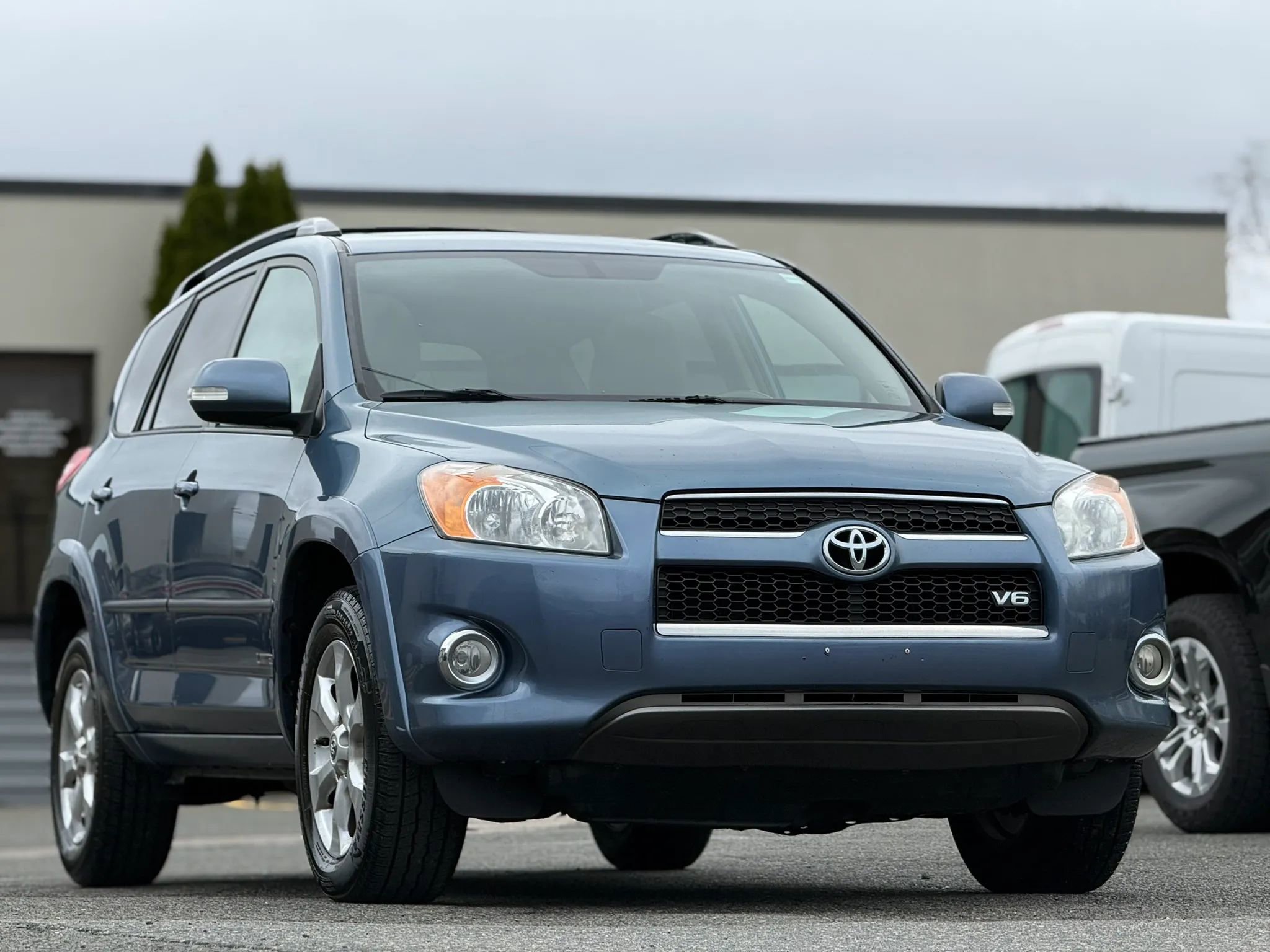 Used 2010 Toyota RAV4 Limited FWD image 2