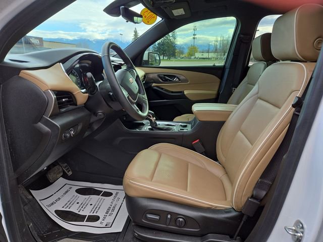Used 2023 Chevrolet Traverse Premier image 2