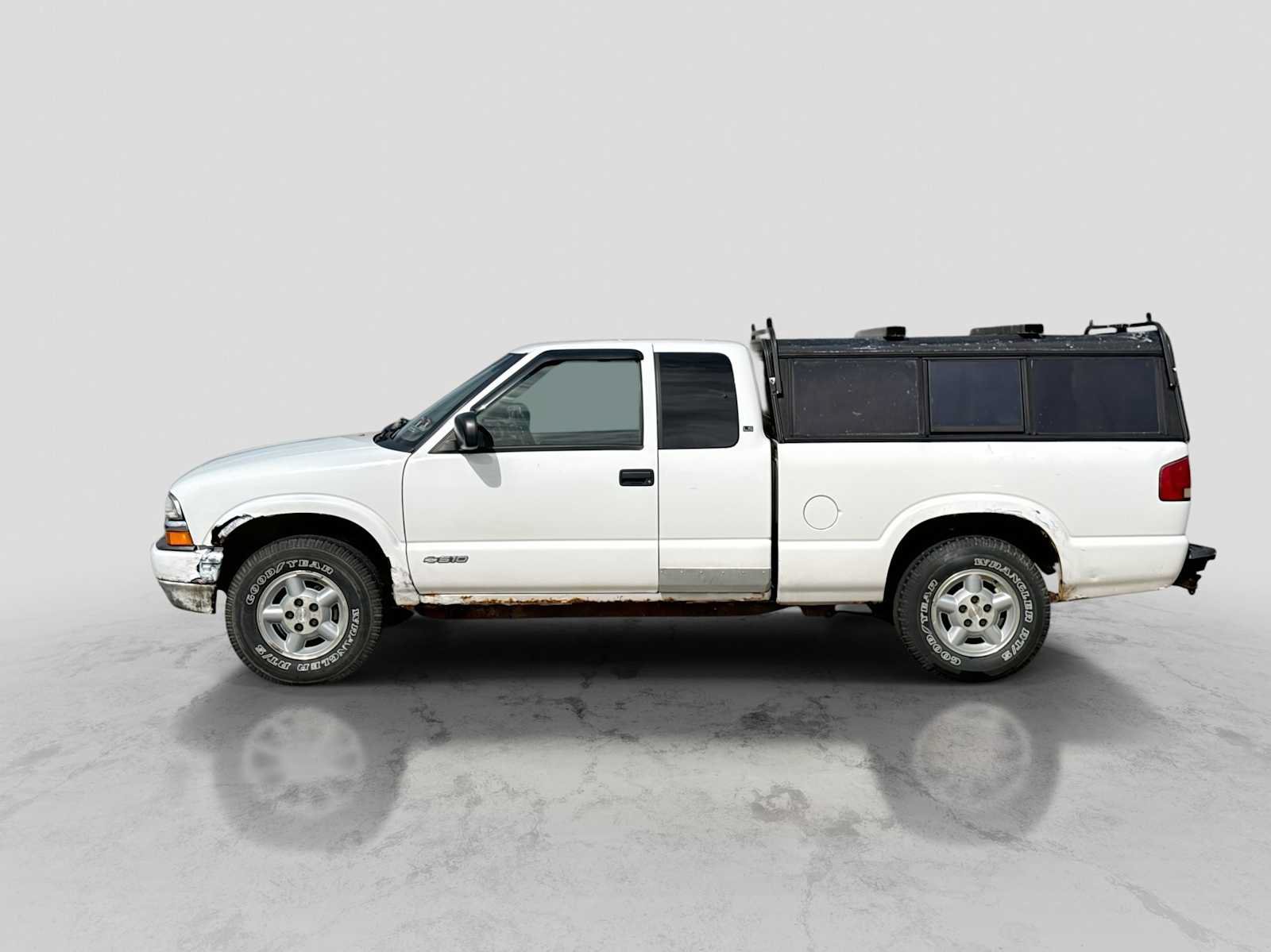 Used 2002 Chevrolet S10 Pickup LS w/ LS Preferred Equipment Group AWD/4WD image 2