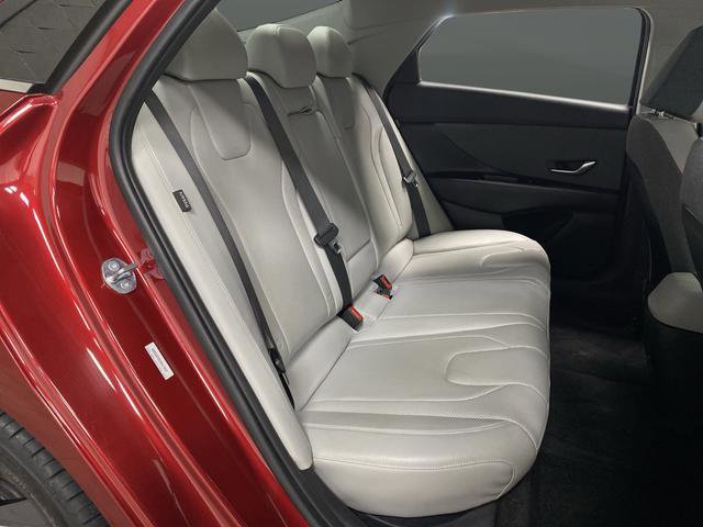 Certified 2025 Hyundai Elantra Limited image 31
