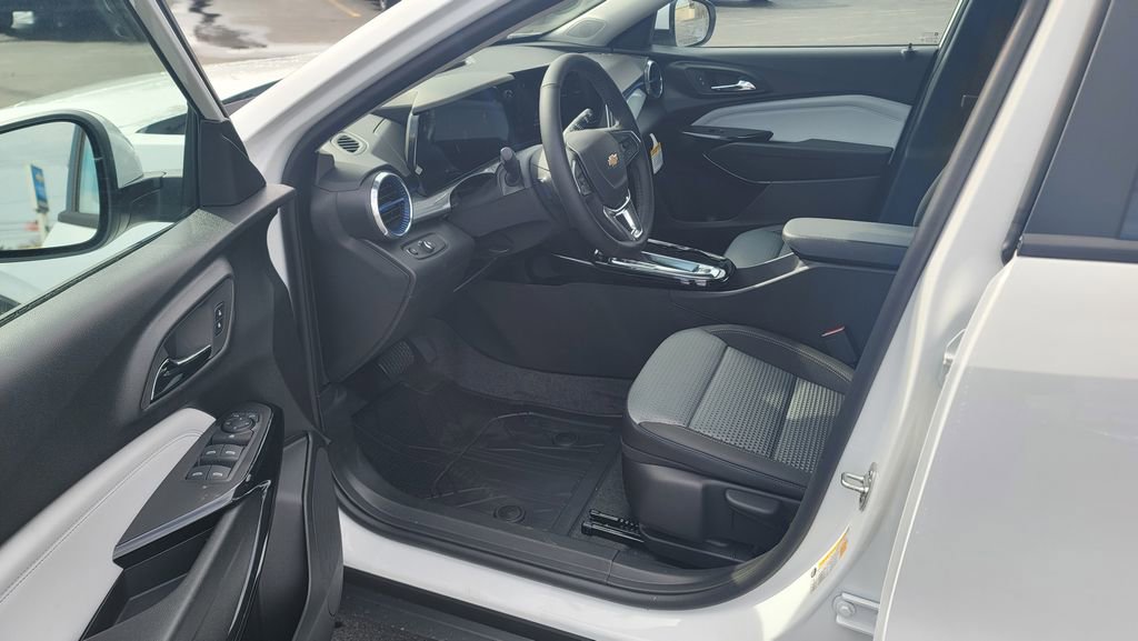 New 2026 Chevrolet Trax LT w/ Driver Confidence Package image 18