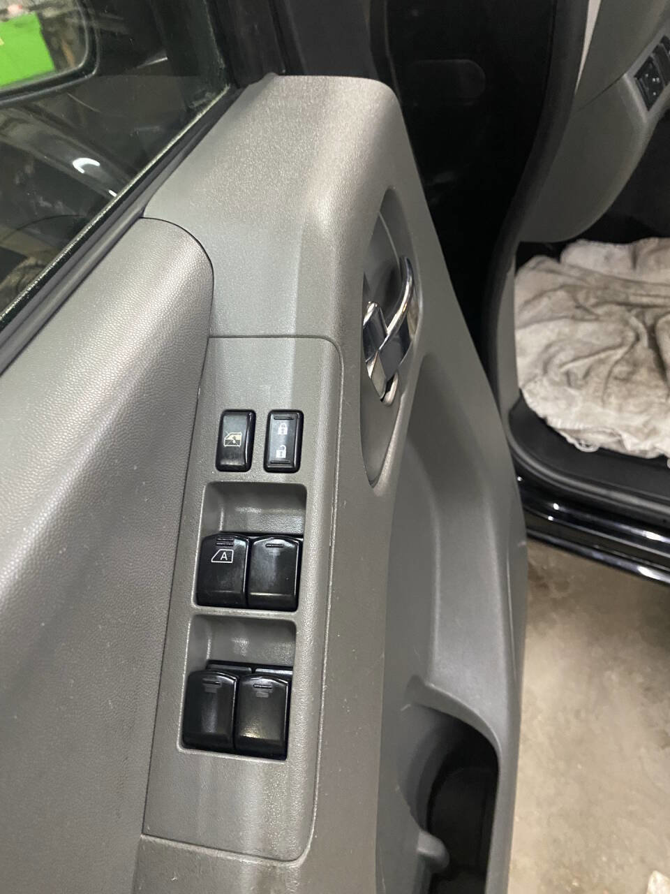 Used 2018 Nissan Frontier SV image 8