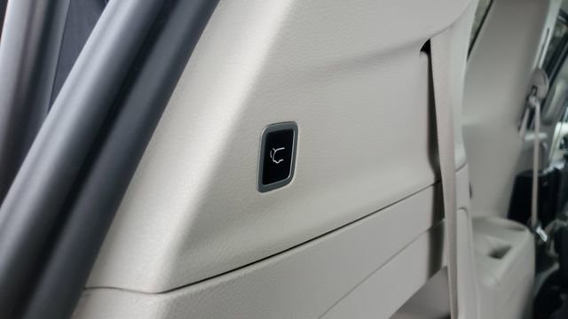 Certified 2024 Chrysler Pacifica Touring-L image 30